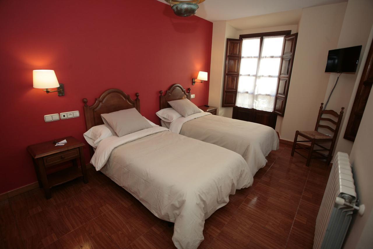 Hotel Pilones Infiesto Luaran gambar
