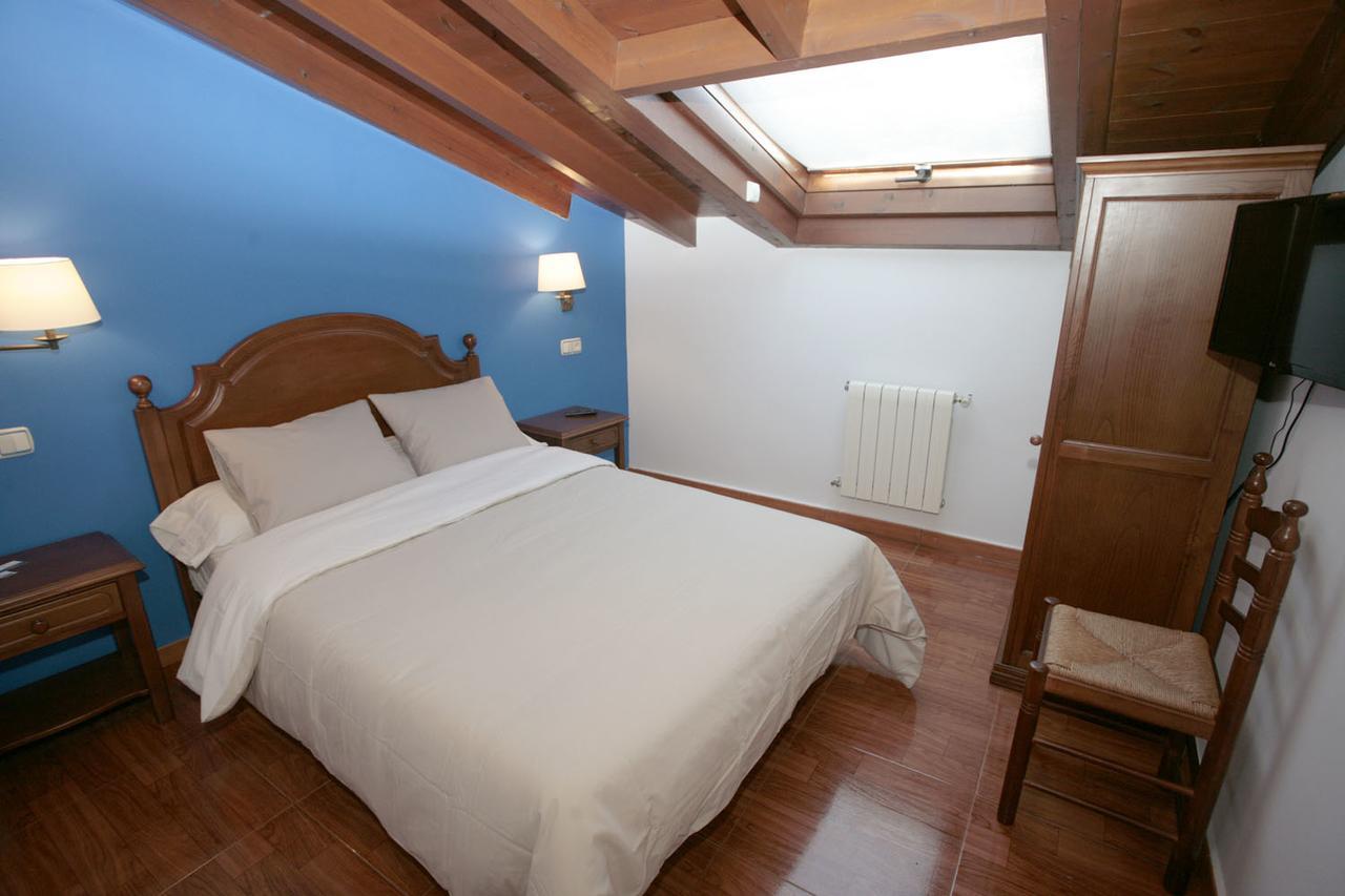 Hotel Pilones Infiesto Luaran gambar